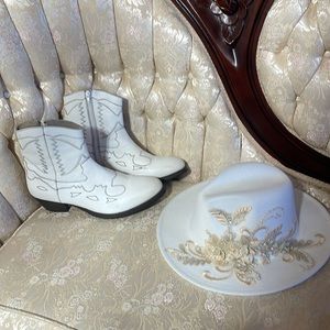 Sketchers white leather cowboy boots